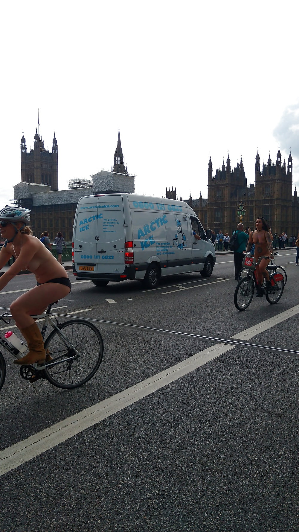 Porn Pics Public Sluts 2 (1001)