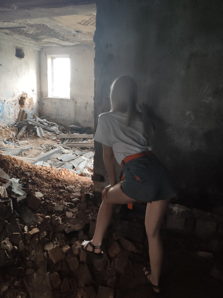 Chernobil. Extreme sex in old abandoned bilding. - 16 Photos 