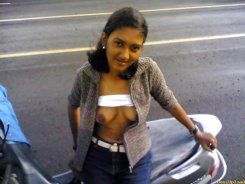 Porn Pics Indian girl flashing outside