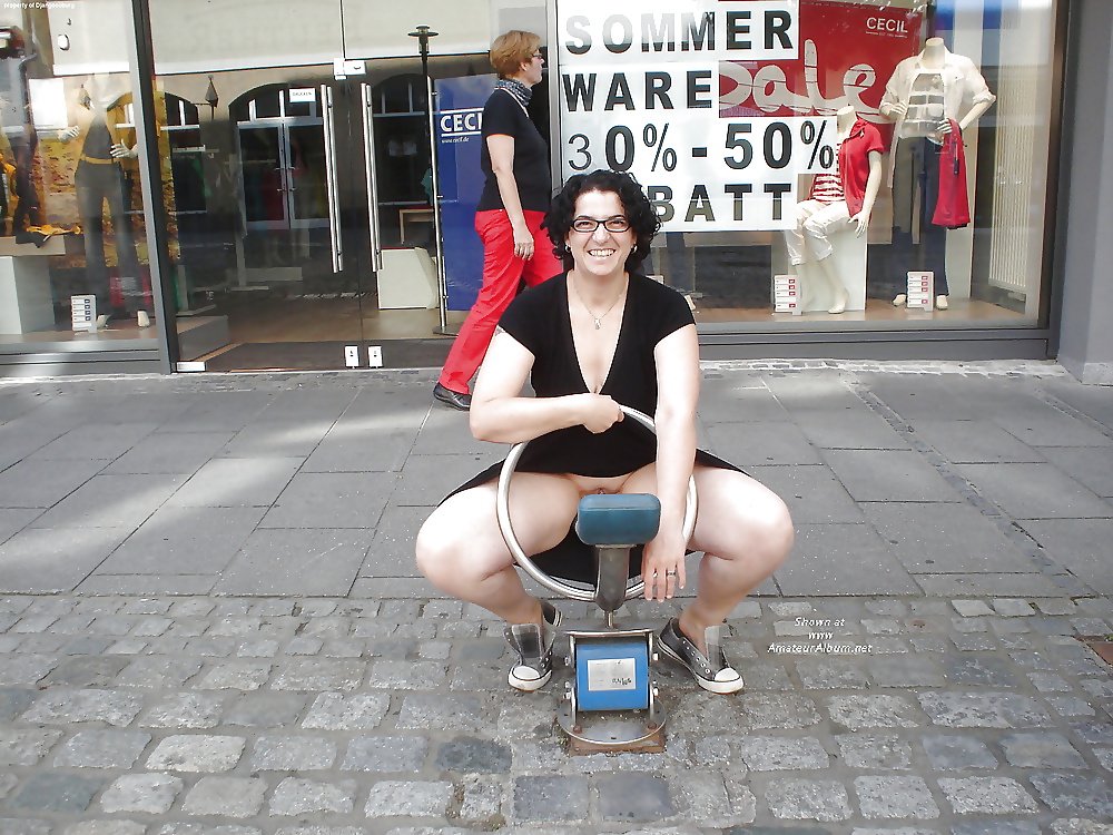 Porn Pics voyeurs granny mom and teens