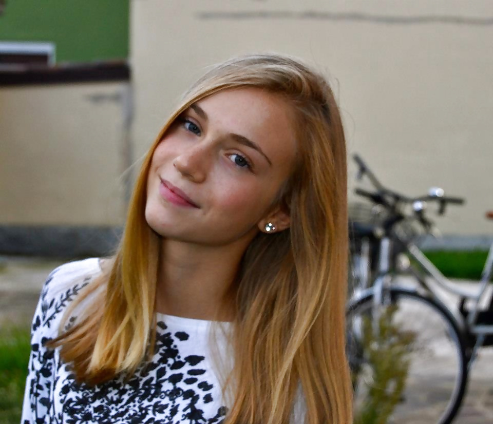 Porn Pics Cute Faces and Tongues