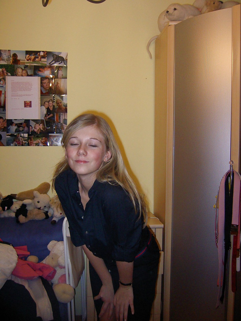 Porn Pics A soldiers girlfriend