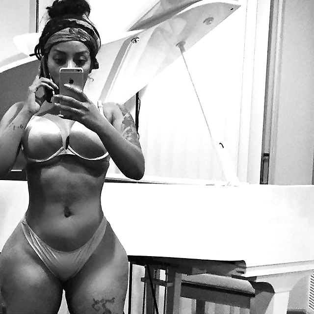 Porn Pics INSTAGRAM FRONT PUSSY SHOTS 2