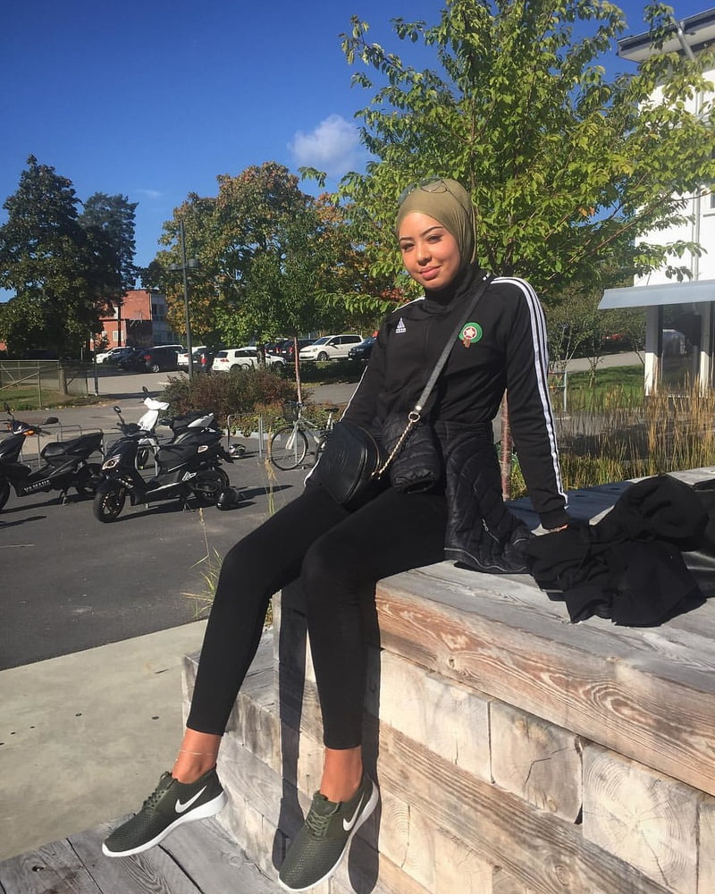 Porn Pics hot hijab bitch with big juicy lips