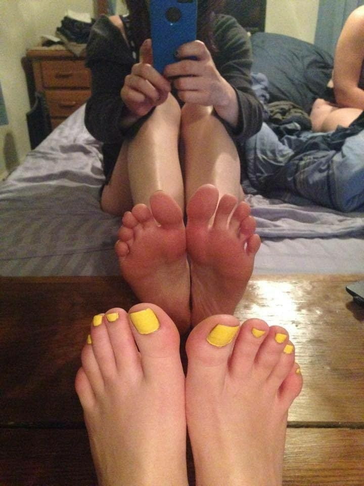 Reddit feet. Фембой feet. Femboys feet. TG feet femboy. Femboy feet.