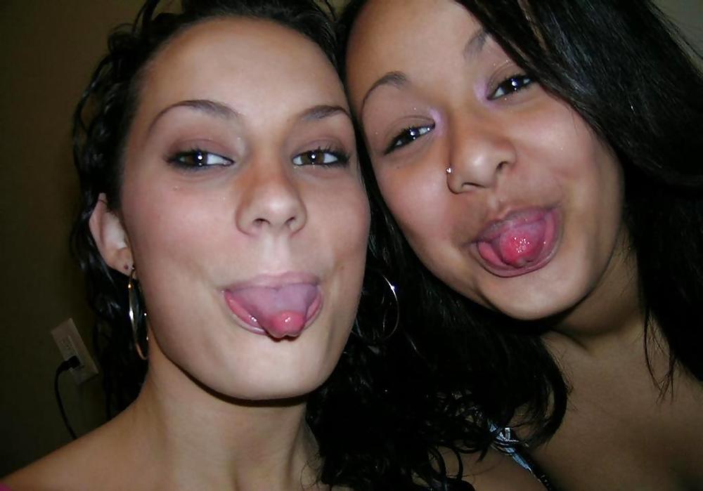 Porn Pics Nice brunette and her little sextoy