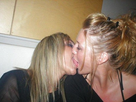 Girls Kissing Girls pt3