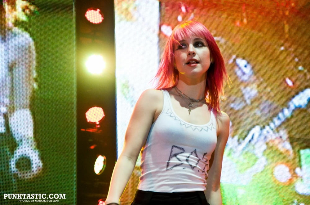 Hayley Williams Of Paramore Twitpic'd Herself Topless