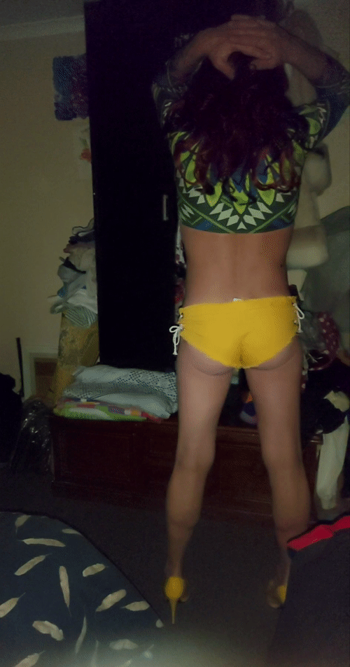 A quick test of my new yellow denim shorts  #13