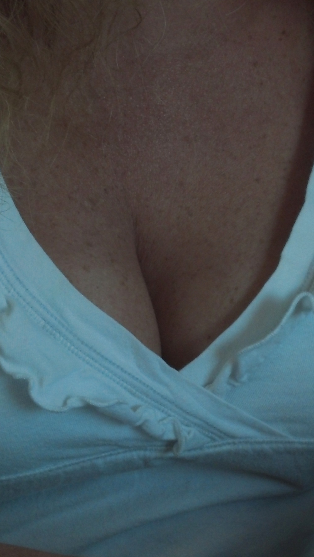 Porn Pics cleavage