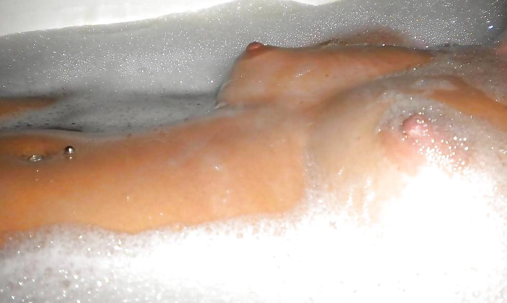 Porn Pics IN VASCA... (IN BATHTUB...)