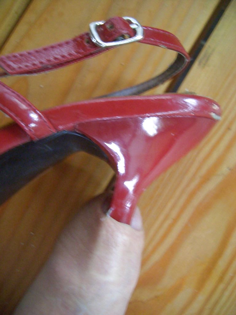 Porn Pics red high-heeled sandales and cock