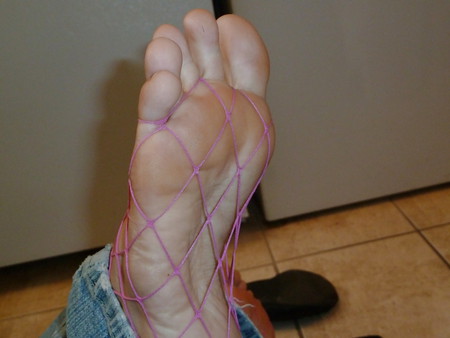 spreading toes