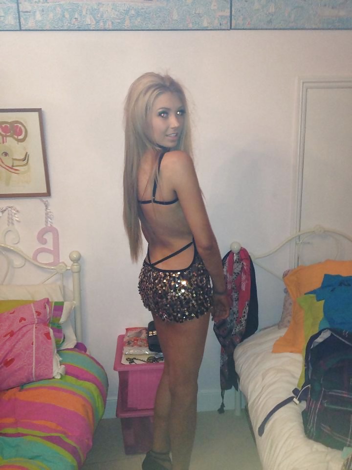 Porn Pics Irish chav has legs that just keep going