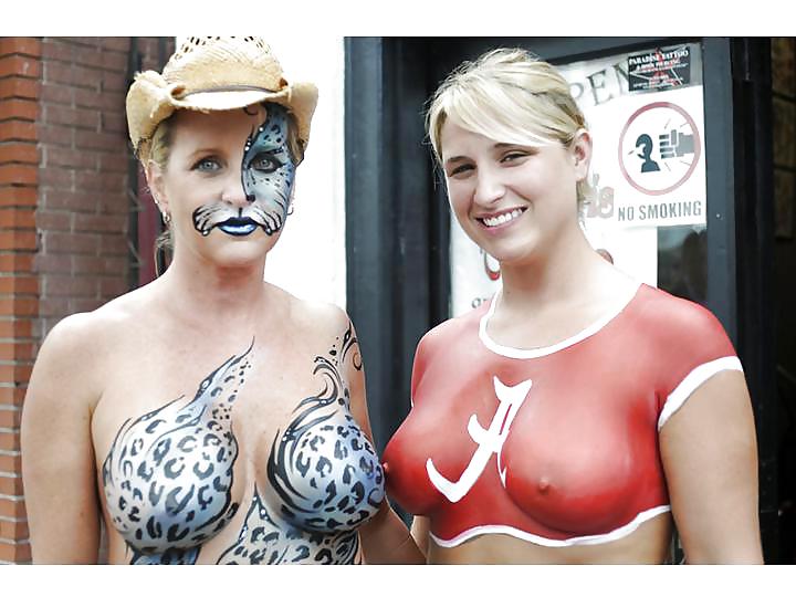 Porn Pics Nude Painted Ladies in Public Fetish Gallery 11