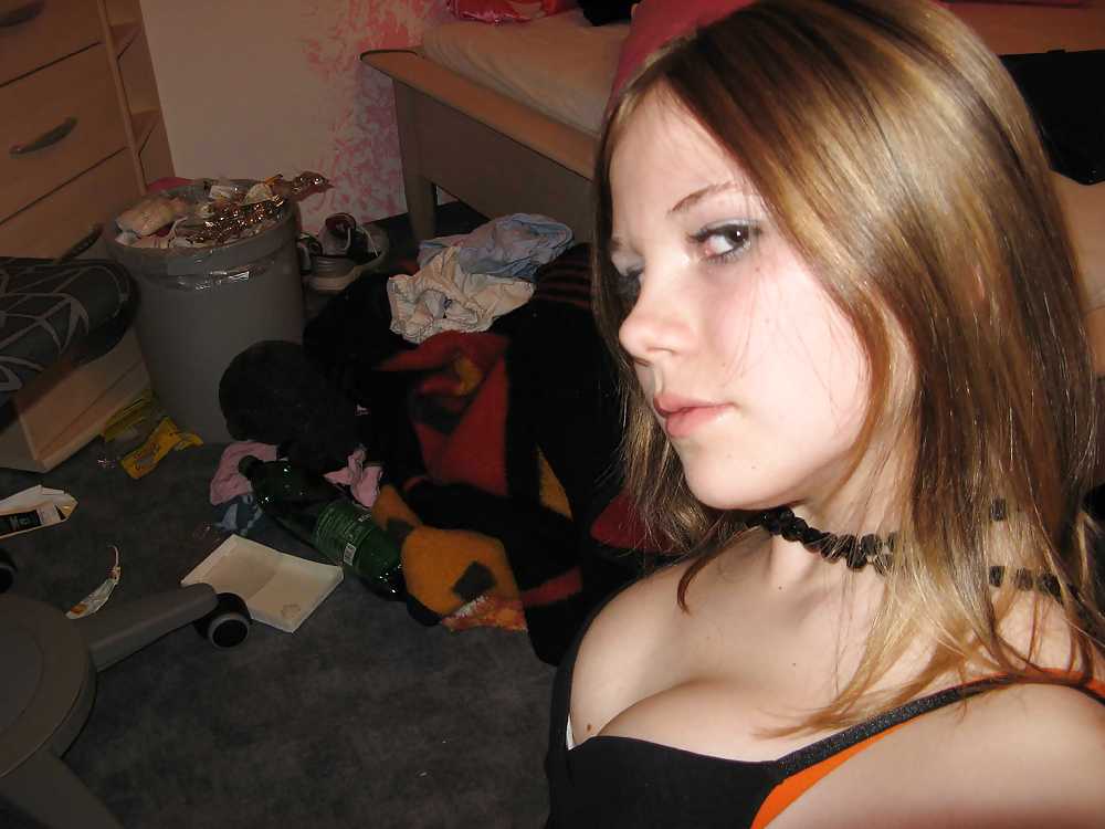 Porn Pics if she's here, it's fake 56