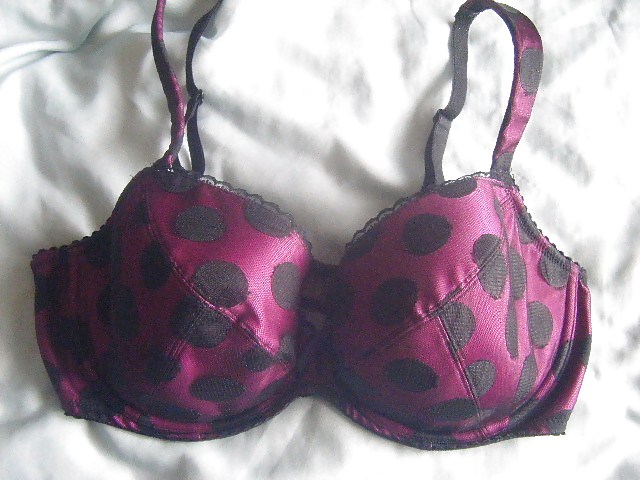 Porn Pics Woman their sell bras on the net 4