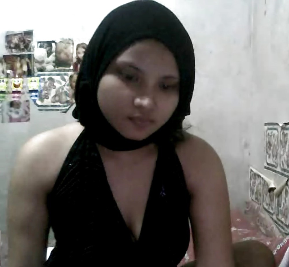 Porn Pics HIJAB SLUT ON WEBCAM