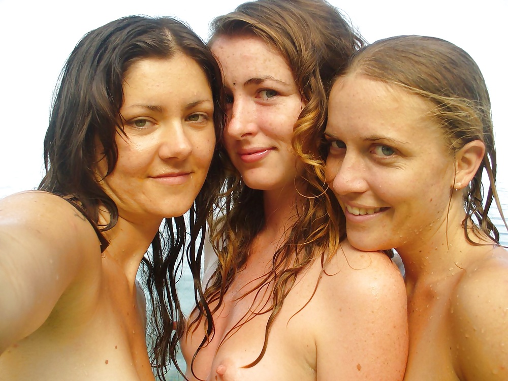 Porn Pics Bathing between friends