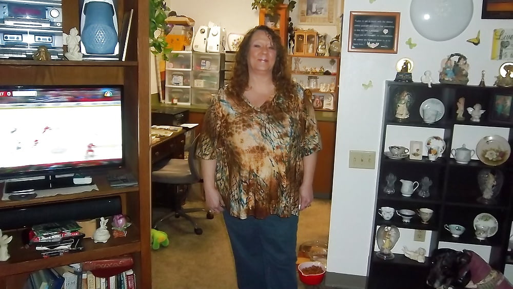 Porn Pics More Marisa tit tying and bodywriting