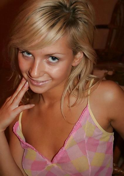 Porn Pics Short one of Amateur Blonde