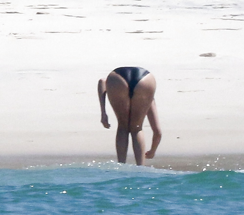 Porn Pics Selena Gomez wearing a hot Swimsuit