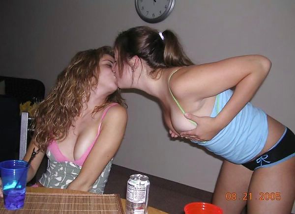 Porn Pics Girls Having Fun