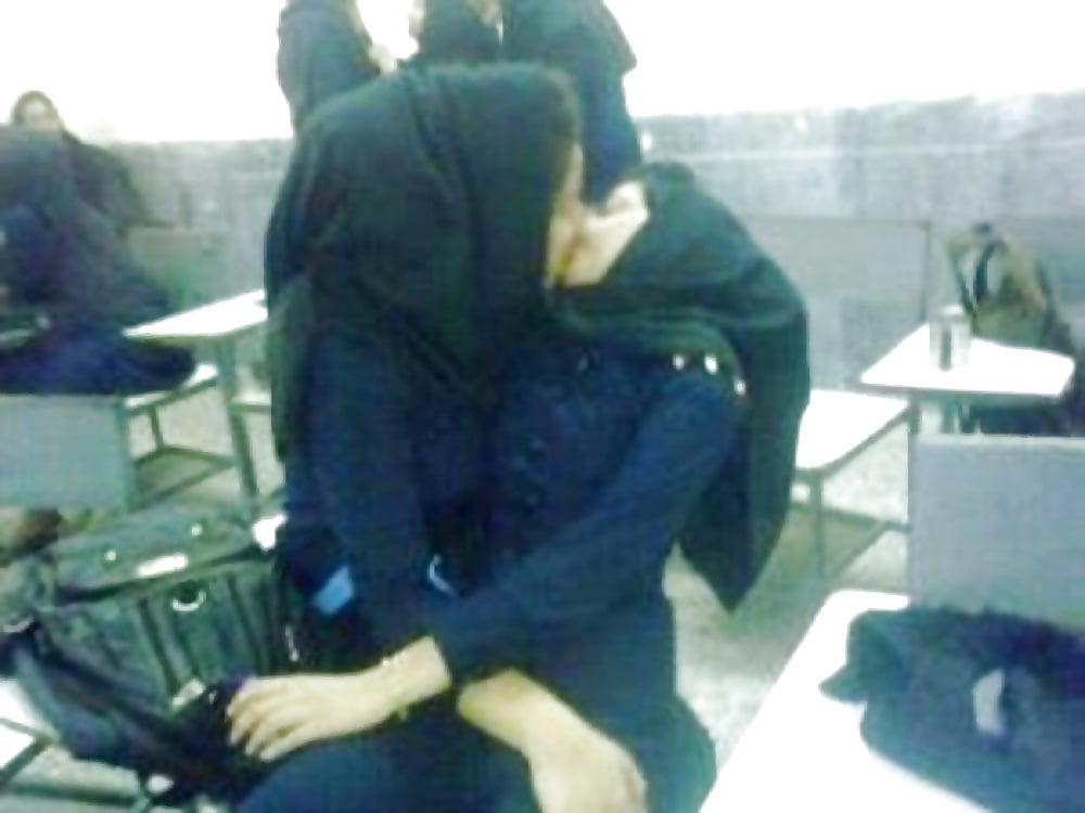 Porn Pics Arab Kissing 03