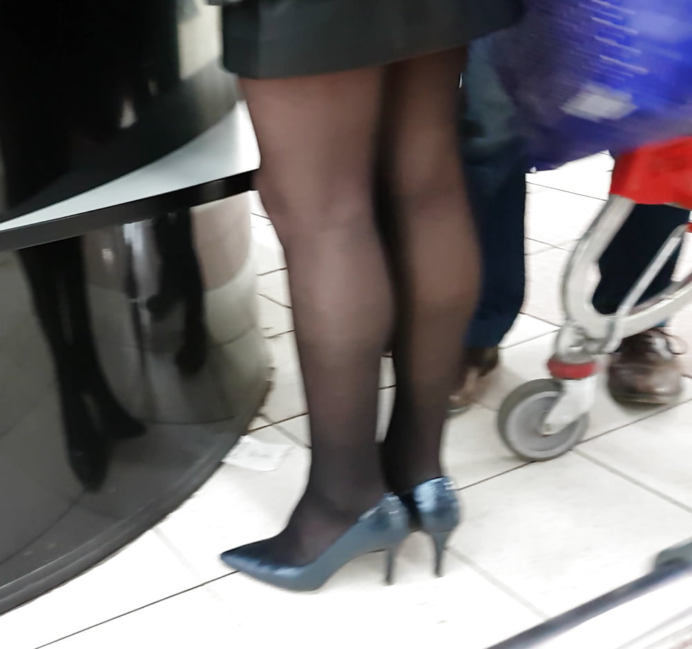 Porn Pics Candid legs and feet