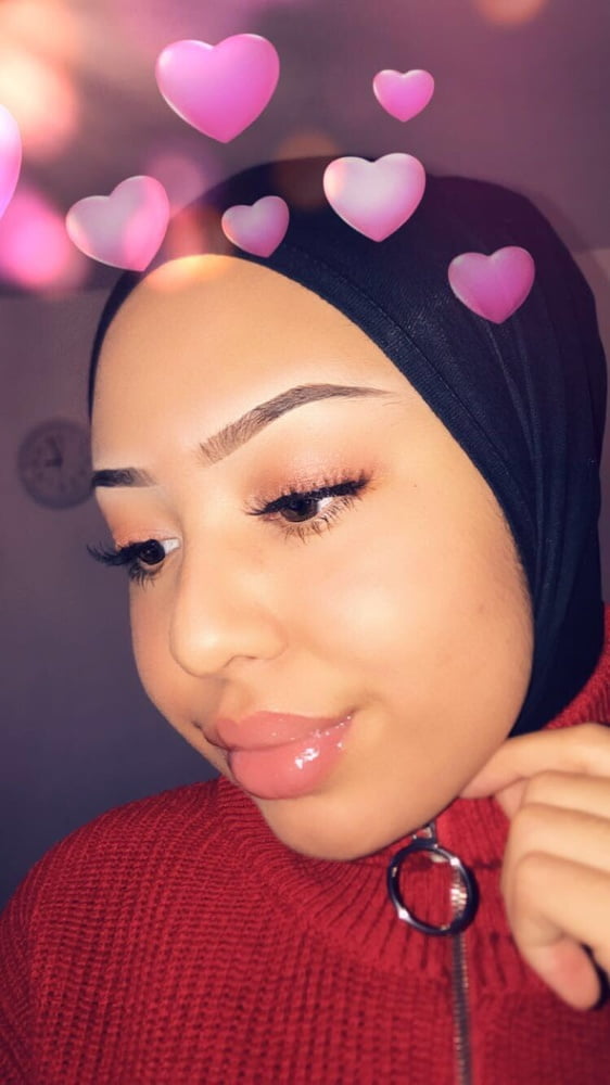 Porn Pics hot hijab bitch with big juicy lips
