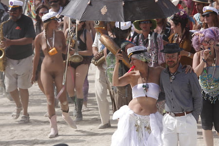 Exhibitionism at festival