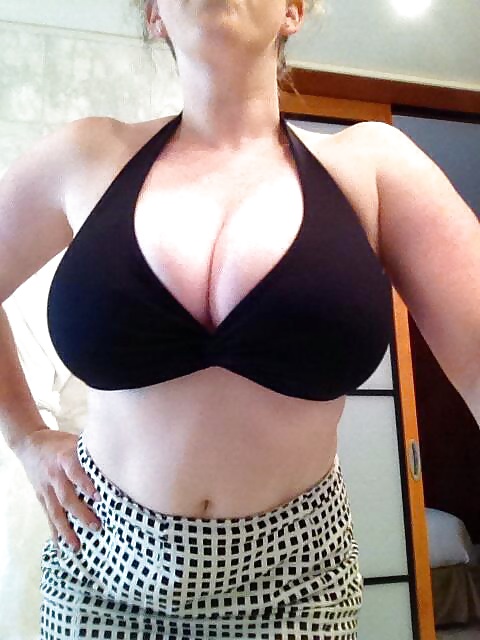 Porn Pics Thick and Bust Slut Emma from Twitter