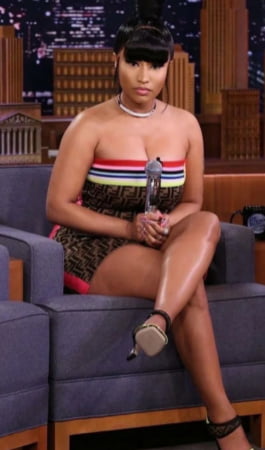 nicki minaj legs feet         