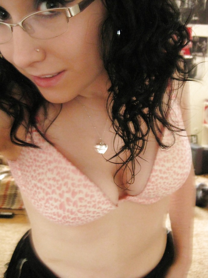 Porn Pics brunette slut taking selfies