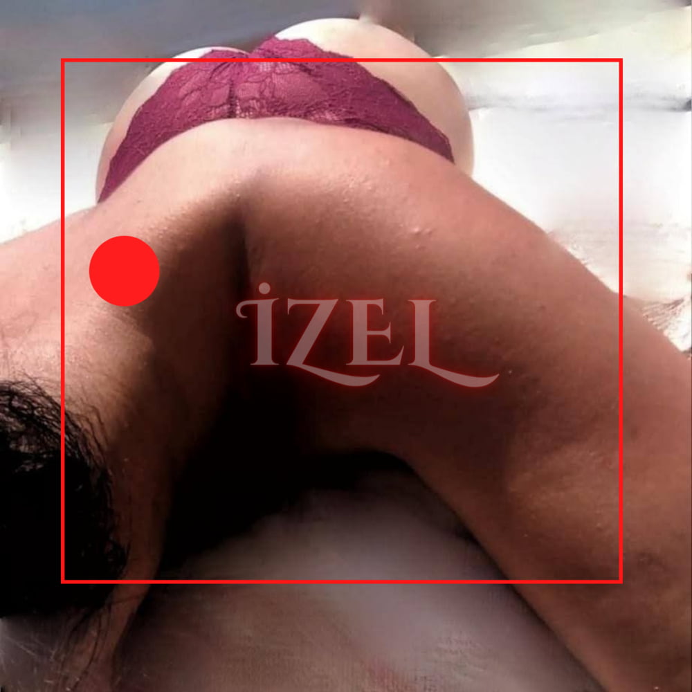 Izel - 7 Pics 