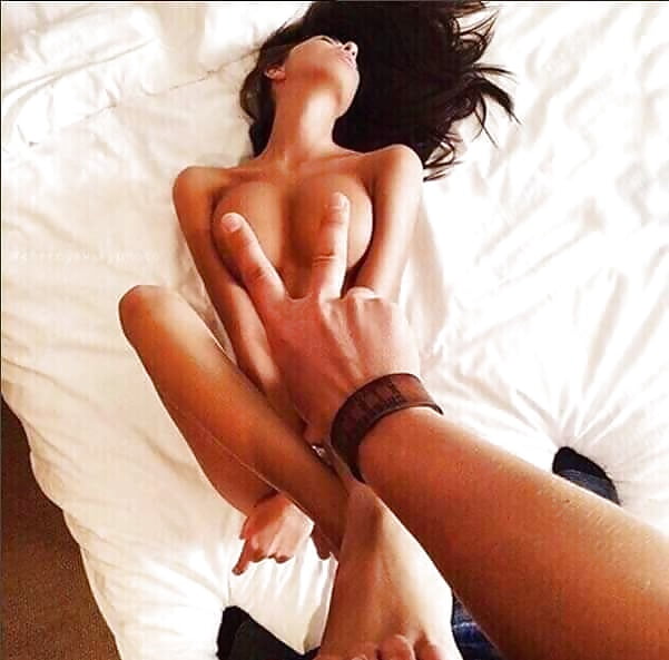 Porn Pics One Finger Sluts Selfie Mix