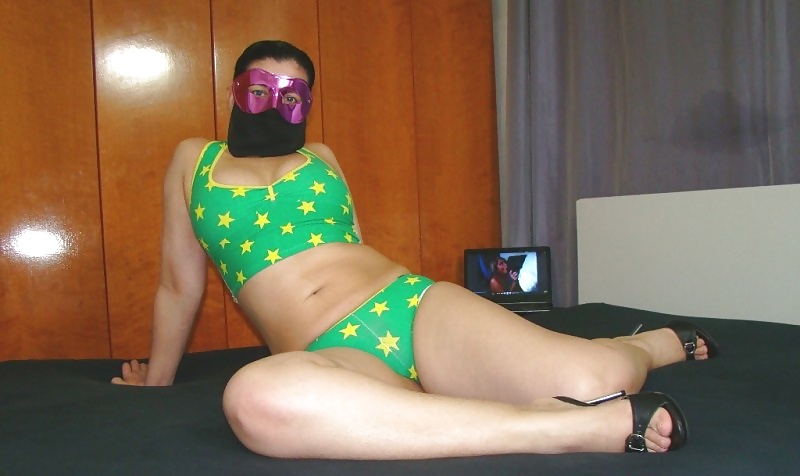 Porn Pics Amiga brasileira mascarada