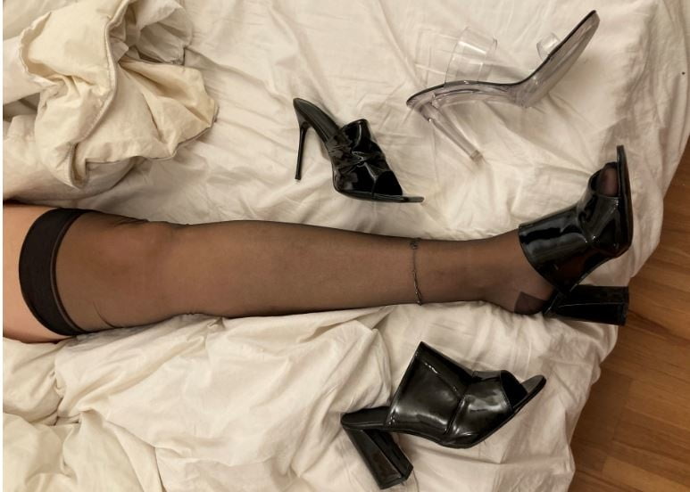 Sunday Morning Mules in Bed - 25 Photos 