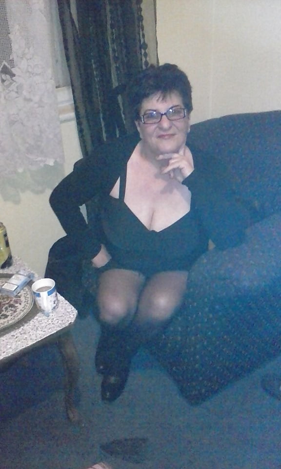 Porn Pics Mrs. J - Mature Peasant Whore