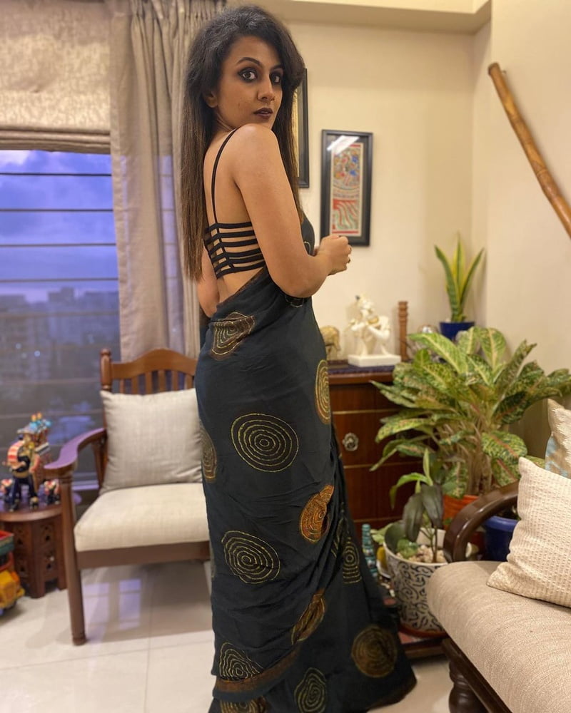 SMELLY BOMBAY PAKI- 175 Photos 