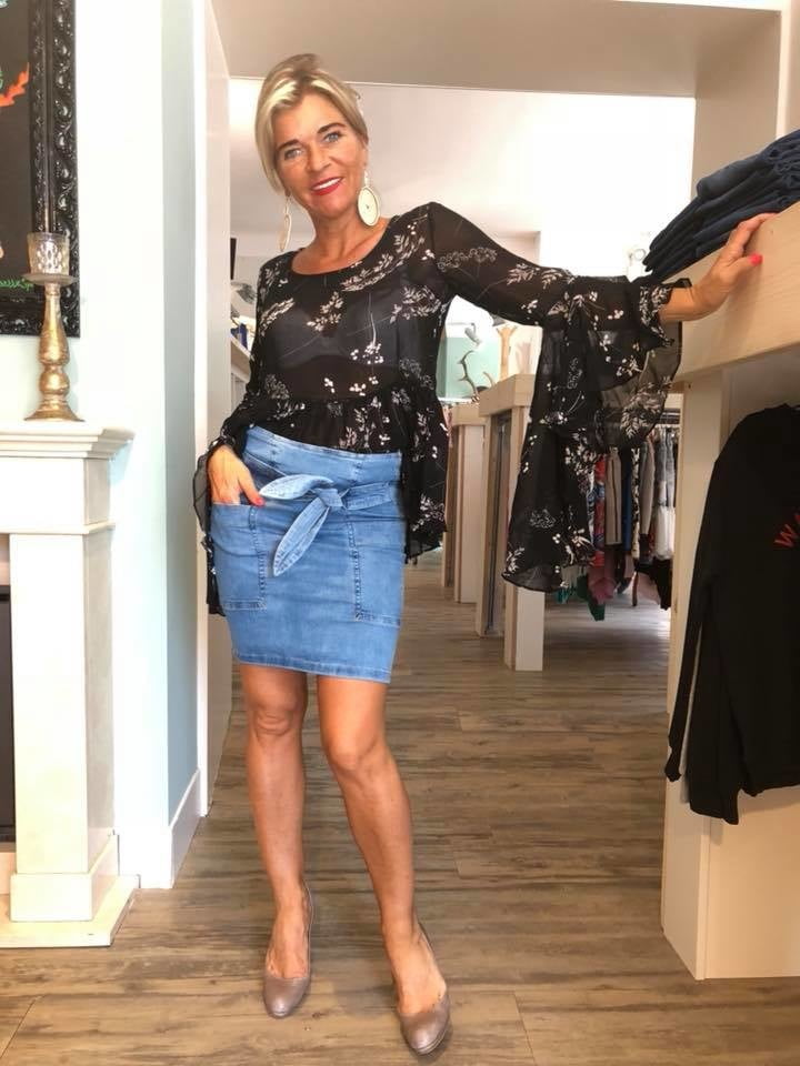 Decent Dutch Mom Debby Dresses Like A Slut 29 Bilder