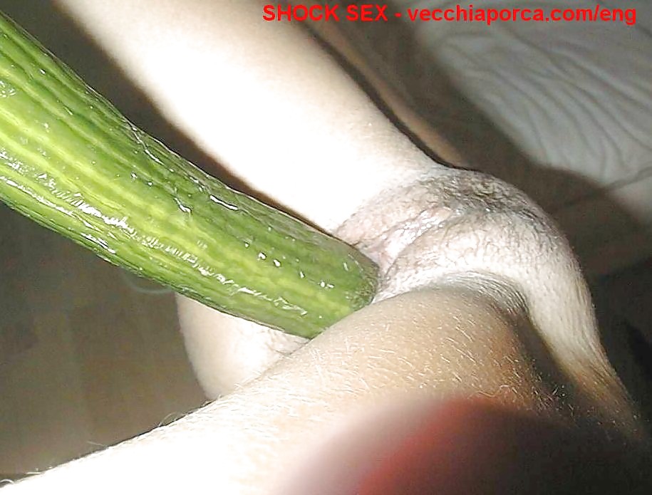 Porn Pics Women that likes to fill their holes with a cucumber