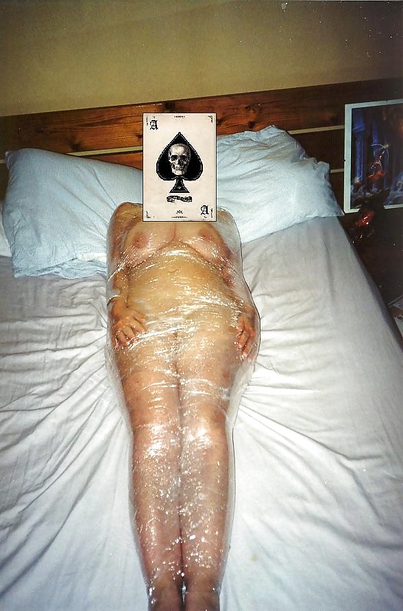 Porn Pics Homemade amateur pic's - Sacrificing for a poker game...