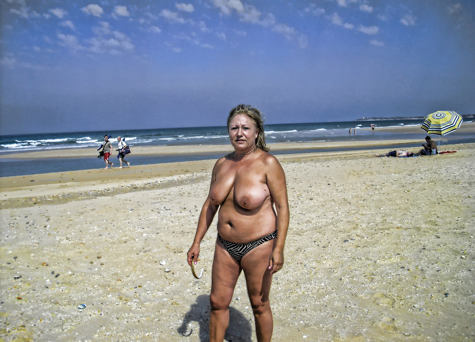 Porn Pics Photoshop fun ( naked on the beach )