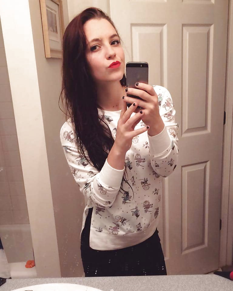 Porn Pics hot college slut Kayla exposed