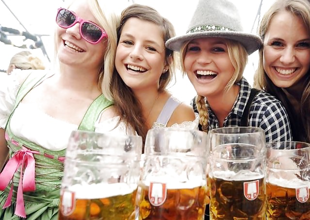 Geile MILf mit MEGA Titten fickt jungen Boy nach Oktoberfest Geile MILf mit MEGA Titten fickt jungen Boy nach Oktoberfest