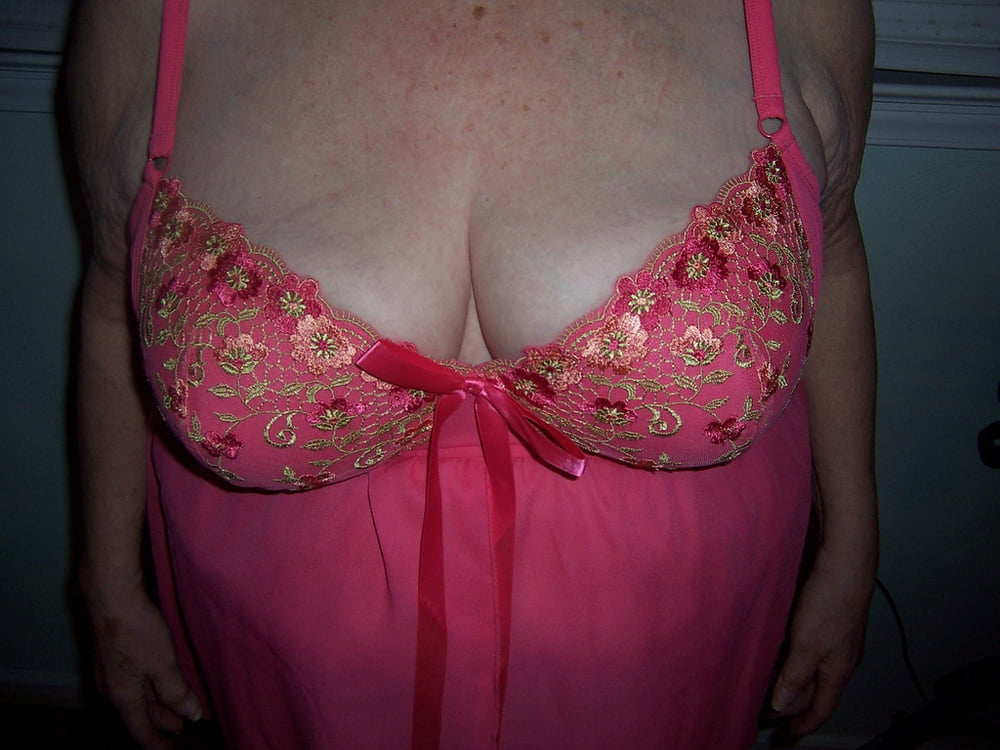 17. Mature VirginiaBBW exposed by hubby - 27 Photos 