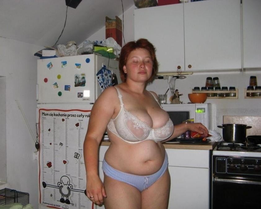 Big boobs MILF gets naked - 6 Photos 