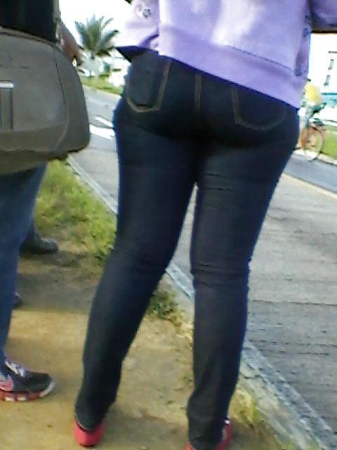 Porn Pics Rabuda no ponto do busao