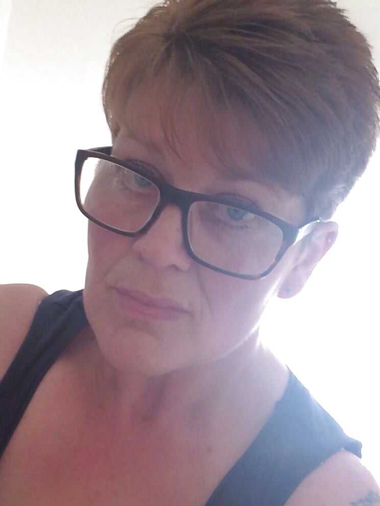 Porn Pics Hit sexy milf gilf that needs good fuck